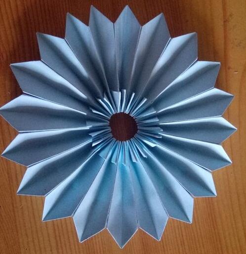 手工折纸教程蓝色菊花的折法