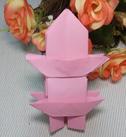 用彩纸可以做出漂亮的宝塔 儿童简单折纸