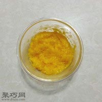 图解芒果夹心纸杯蛋糕做法3