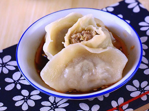 酸菜猪肉饺子馅怎么做好吃 东北经典酸菜饺子做法