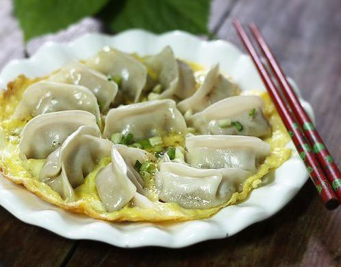 创意鸡蛋煎水饺做法 家里自制煎饺